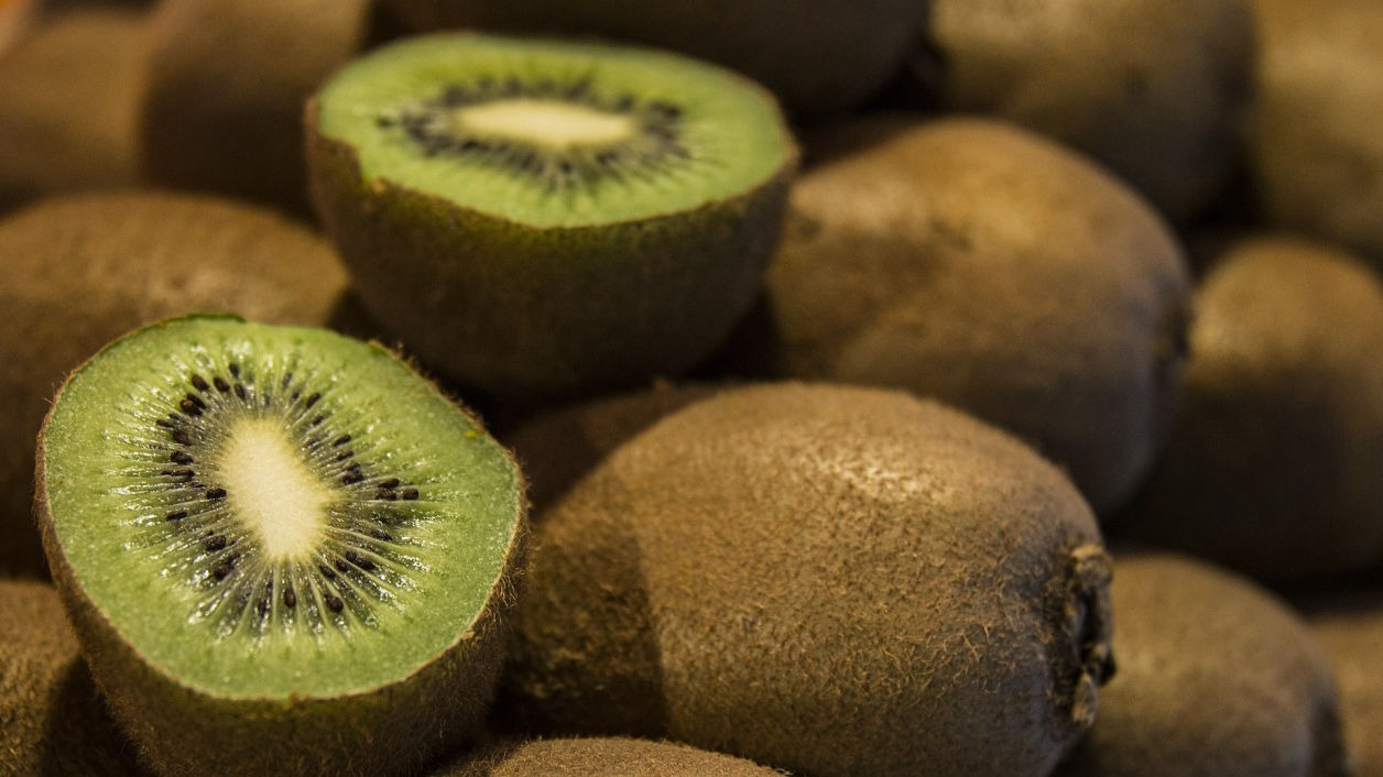 Kiwis image